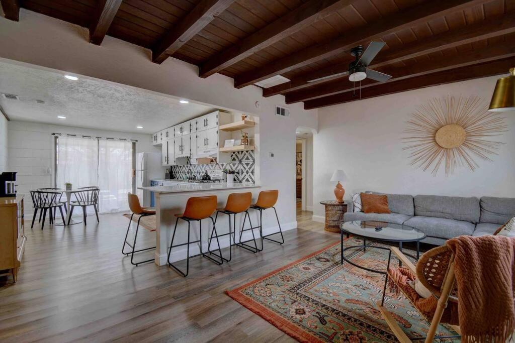Casa Charleston-3Br-2Bath-Hot Tub-Pet Friendly-No Pet Fees! Villa แอลบูเคอร์คี ภายนอก รูปภาพ