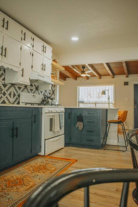 Casa Charleston-3Br-2Bath-Hot Tub-Pet Friendly-No Pet Fees! Villa แอลบูเคอร์คี ภายนอก รูปภาพ