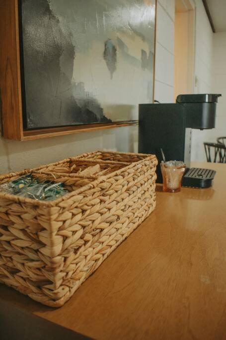 Casa Charleston-3Br-2Bath-Hot Tub-Pet Friendly-No Pet Fees! Villa แอลบูเคอร์คี ภายนอก รูปภาพ