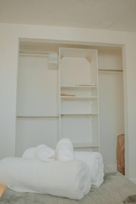 Casa Charleston-3Br-2Bath-Hot Tub-Pet Friendly-No Pet Fees! Villa แอลบูเคอร์คี ภายนอก รูปภาพ