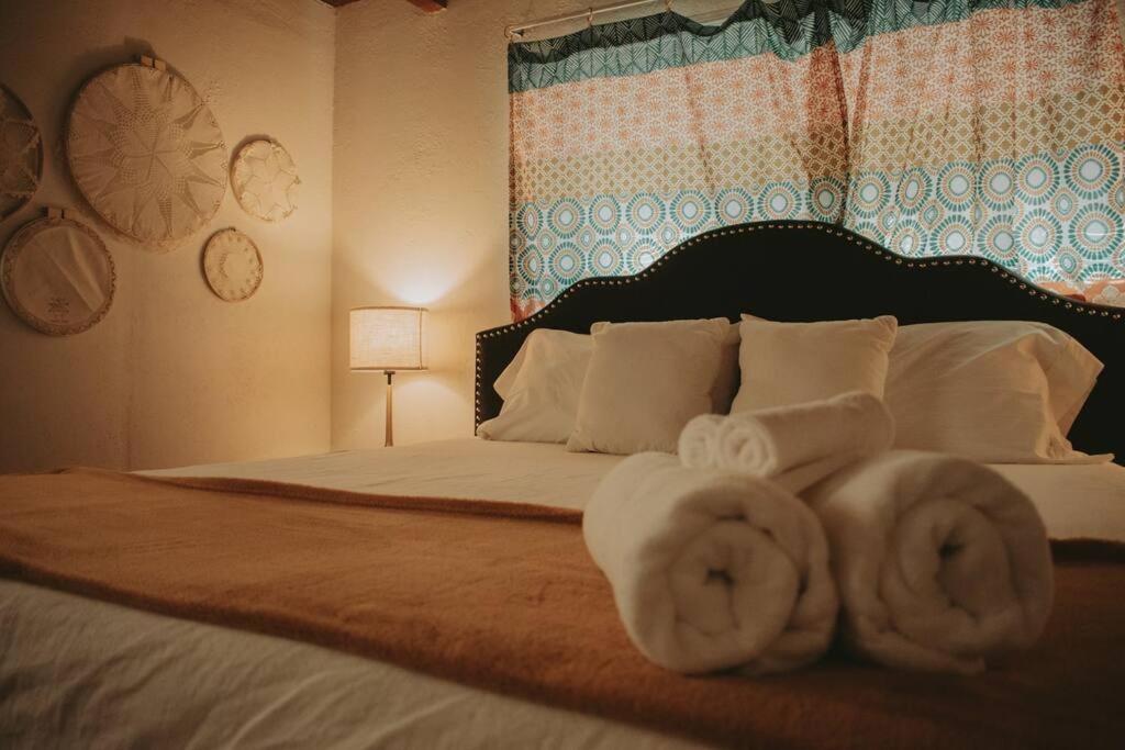 Casa Charleston-3Br-2Bath-Hot Tub-Pet Friendly-No Pet Fees! Villa แอลบูเคอร์คี ภายนอก รูปภาพ