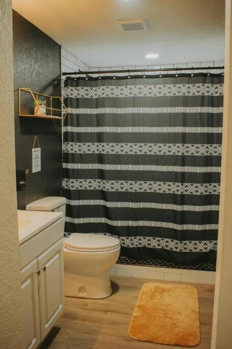 Casa Charleston-3Br-2Bath-Hot Tub-Pet Friendly-No Pet Fees! Villa แอลบูเคอร์คี ภายนอก รูปภาพ
