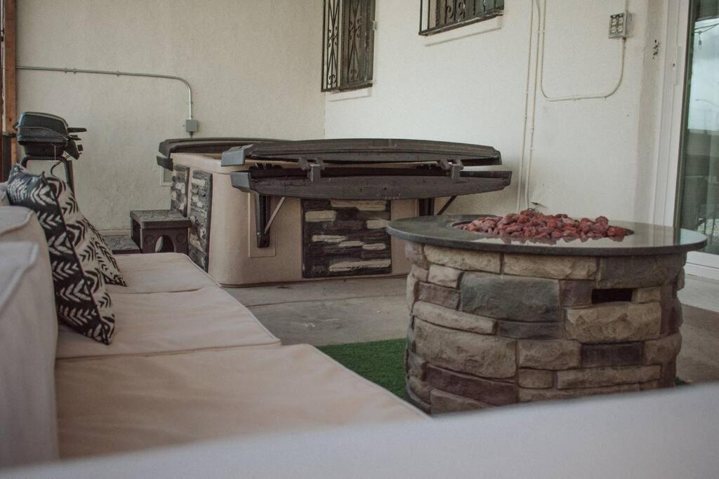 Casa Charleston-3Br-2Bath-Hot Tub-Pet Friendly-No Pet Fees! Villa แอลบูเคอร์คี ภายนอก รูปภาพ