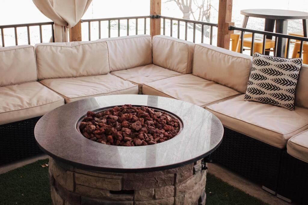 Casa Charleston-3Br-2Bath-Hot Tub-Pet Friendly-No Pet Fees! Villa แอลบูเคอร์คี ภายนอก รูปภาพ